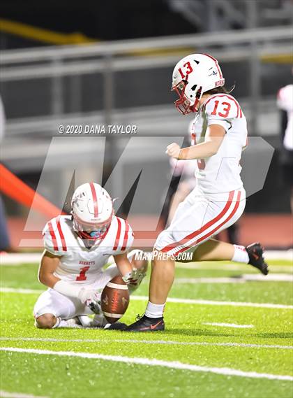 Thumbnail 1 in Santo vs Muenster (UIL 2A Bi-District Playoff) photogallery.