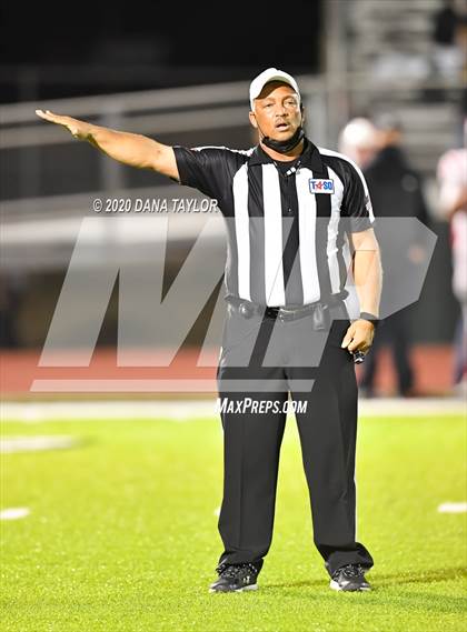Thumbnail 2 in Santo vs Muenster (UIL 2A Bi-District Playoff) photogallery.