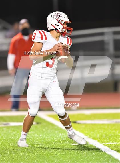 Thumbnail 1 in Santo vs Muenster (UIL 2A Bi-District Playoff) photogallery.