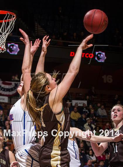 Thumbnail 3 in St. Paul Catholic vs. Thomaston (CIAC Class S Final) photogallery.