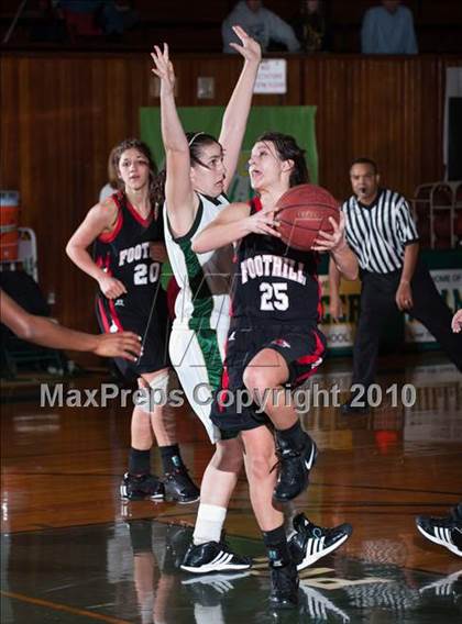Thumbnail 3 in Rio Americano vs. Foothill (Placer Classic) photogallery.