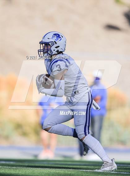 Thumbnail 3 in Brentwood School vs  Burbank photogallery.