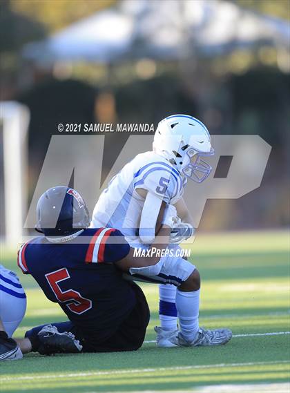 Thumbnail 3 in Brentwood School vs  Burbank photogallery.