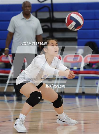 Thumbnail 1 in Burlingame @ Hillsdale photogallery.