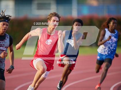 Thumbnail 1 in Panther Relays (200M) photogallery.