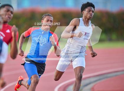 Thumbnail 3 in Panther Relays (200M) photogallery.