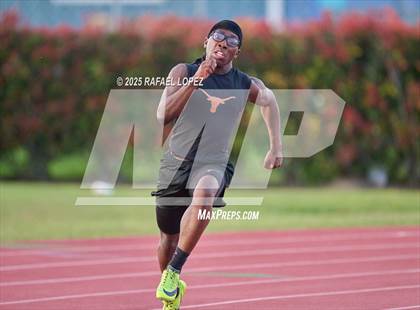 Thumbnail 3 in Panther Relays (200M) photogallery.