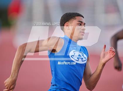 Thumbnail 1 in Panther Relays (200M) photogallery.