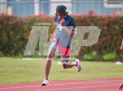 Thumbnail 3 in Panther Relays (200M) photogallery.
