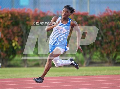 Thumbnail 2 in Panther Relays (200M) photogallery.