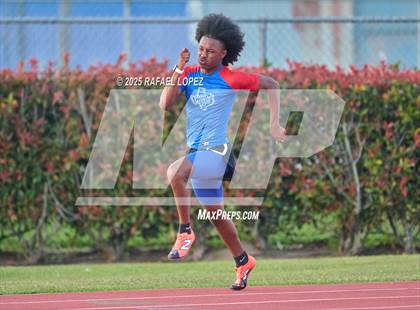 Thumbnail 1 in Panther Relays (200M) photogallery.
