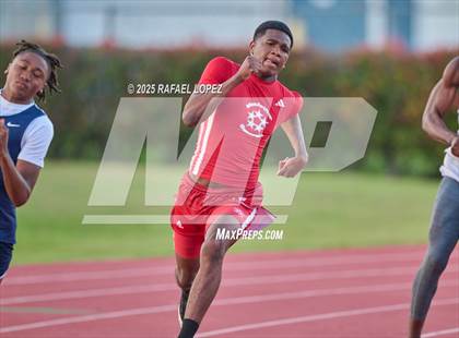 Thumbnail 2 in Panther Relays (200M) photogallery.
