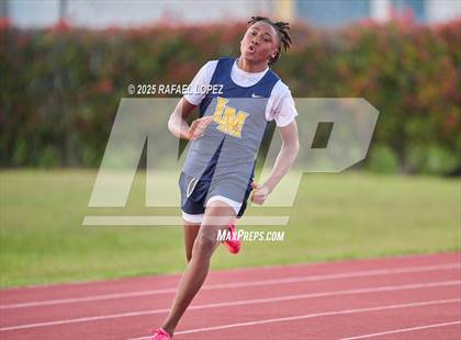 Thumbnail 1 in Panther Relays (200M) photogallery.