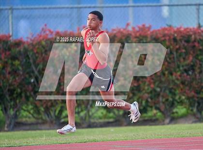 Thumbnail 1 in Panther Relays (200M) photogallery.