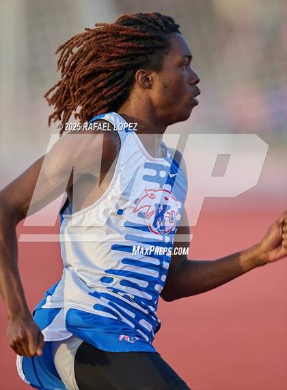 Thumbnail 1 in Panther Relays (200M) photogallery.