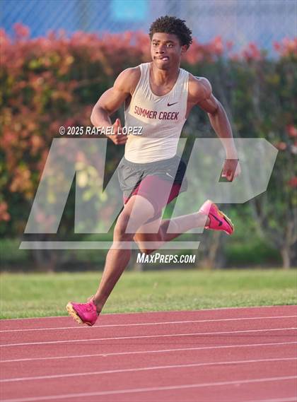 Thumbnail 3 in Panther Relays (200M) photogallery.