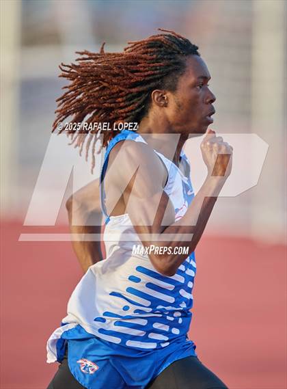 Thumbnail 3 in Panther Relays (200M) photogallery.