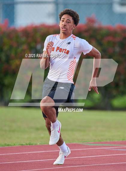 Thumbnail 2 in Panther Relays (200M) photogallery.