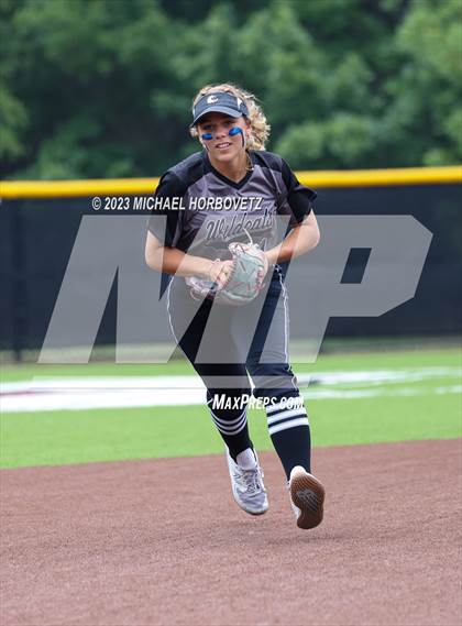 Thumbnail 2 in Keller vs. Guyer (UIL 6A Regional Final Game 3) photogallery.