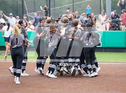 Thumbnail 3 in Keller vs. Guyer (UIL 6A Regional Final Game 3) photogallery.