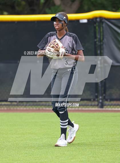 Thumbnail 3 in Keller vs. Guyer (UIL 6A Regional Final Game 3) photogallery.