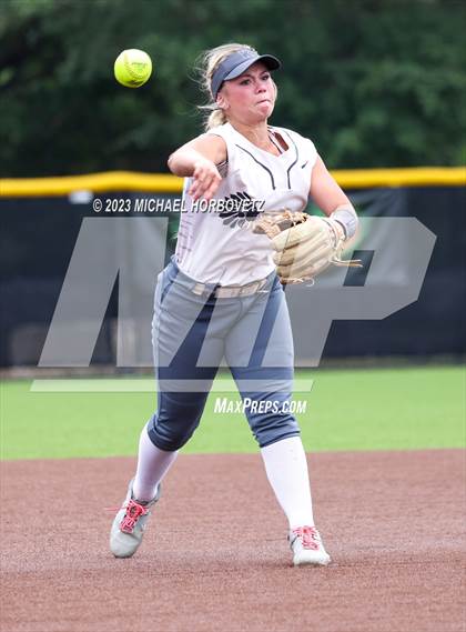 Thumbnail 3 in Keller vs. Guyer (UIL 6A Regional Final Game 3) photogallery.