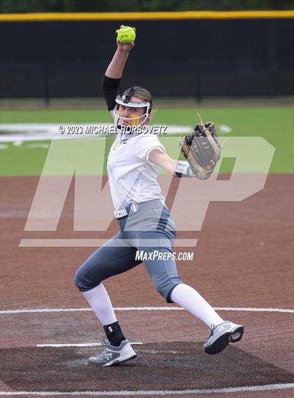 Thumbnail 3 in Keller vs. Guyer (UIL 6A Regional Final Game 3) photogallery.