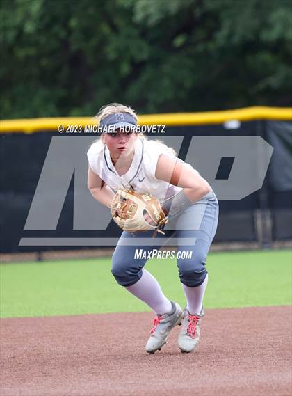 Thumbnail 3 in Keller vs. Guyer (UIL 6A Regional Final Game 3) photogallery.
