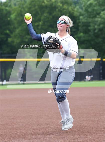 Thumbnail 3 in Keller vs. Guyer (UIL 6A Regional Final Game 3) photogallery.