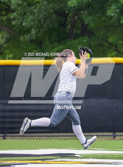 Thumbnail 2 in Keller vs. Guyer (UIL 6A Regional Final Game 3) photogallery.