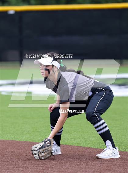 Thumbnail 3 in Keller vs. Guyer (UIL 6A Regional Final Game 3) photogallery.
