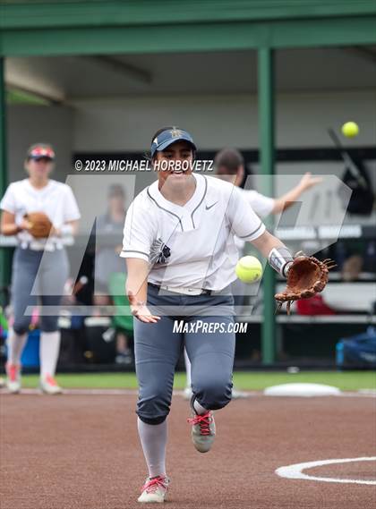 Thumbnail 3 in Keller vs. Guyer (UIL 6A Regional Final Game 3) photogallery.