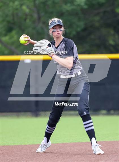 Thumbnail 3 in Keller vs. Guyer (UIL 6A Regional Final Game 3) photogallery.