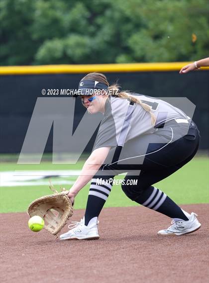 Thumbnail 2 in Keller vs. Guyer (UIL 6A Regional Final Game 3) photogallery.