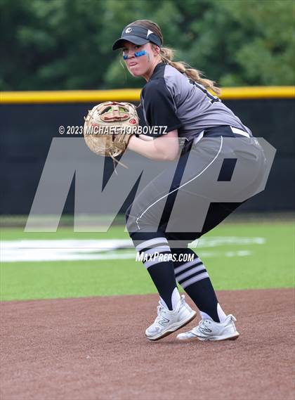 Thumbnail 3 in Keller vs. Guyer (UIL 6A Regional Final Game 3) photogallery.