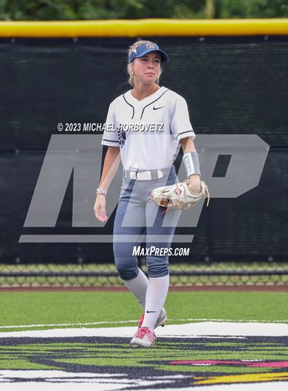 Thumbnail 3 in Keller vs. Guyer (UIL 6A Regional Final Game 3) photogallery.
