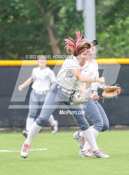 Thumbnail 3 in Keller vs. Guyer (UIL 6A Regional Final Game 3) photogallery.