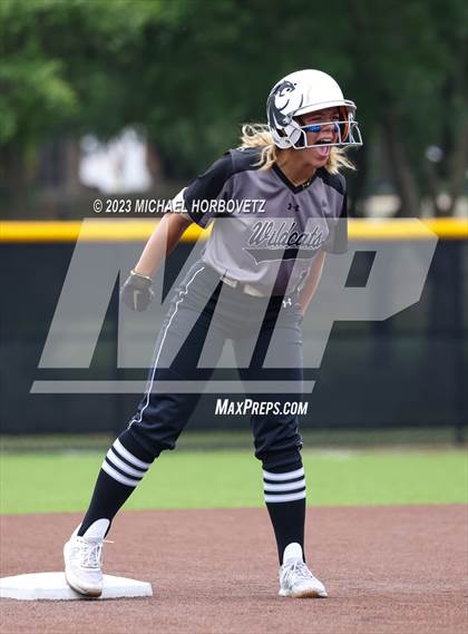 Thumbnail 3 in Keller vs. Guyer (UIL 6A Regional Final Game 3) photogallery.