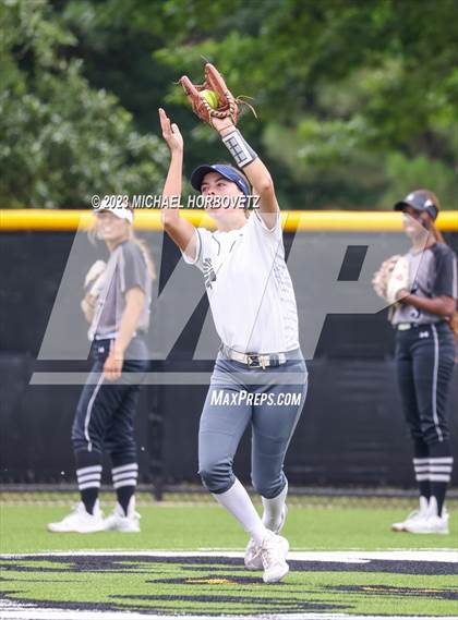 Thumbnail 3 in Keller vs. Guyer (UIL 6A Regional Final Game 3) photogallery.