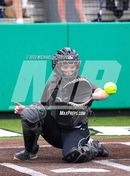 Thumbnail 3 in Keller vs. Guyer (UIL 6A Regional Final Game 3) photogallery.