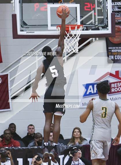 Thumbnail 2 in Roselle Catholic vs. Oak Ridge (Spalding Hoophall Classic) photogallery.