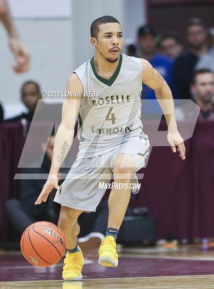 Thumbnail 1 in Roselle Catholic vs. Oak Ridge (Spalding Hoophall Classic) photogallery.