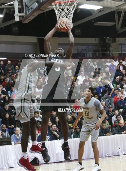 Thumbnail 3 in Roselle Catholic vs. Oak Ridge (Spalding Hoophall Classic) photogallery.