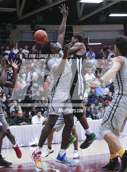 Thumbnail 2 in Roselle Catholic vs. Oak Ridge (Spalding Hoophall Classic) photogallery.