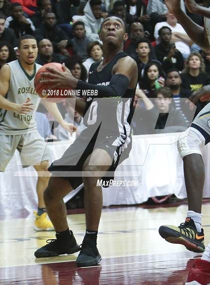 Thumbnail 1 in Roselle Catholic vs. Oak Ridge (Spalding Hoophall Classic) photogallery.