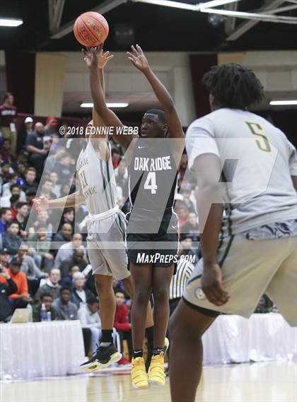 Thumbnail 3 in Roselle Catholic vs. Oak Ridge (Spalding Hoophall Classic) photogallery.