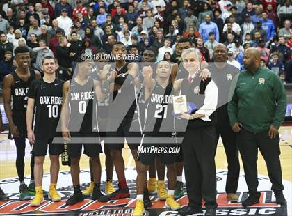 Thumbnail 2 in Roselle Catholic vs. Oak Ridge (Spalding Hoophall Classic) photogallery.