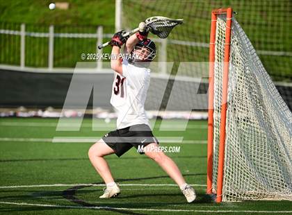 Thumbnail 2 in Darien vs. New Canaan (CIAC Class LL Semifinal) photogallery.