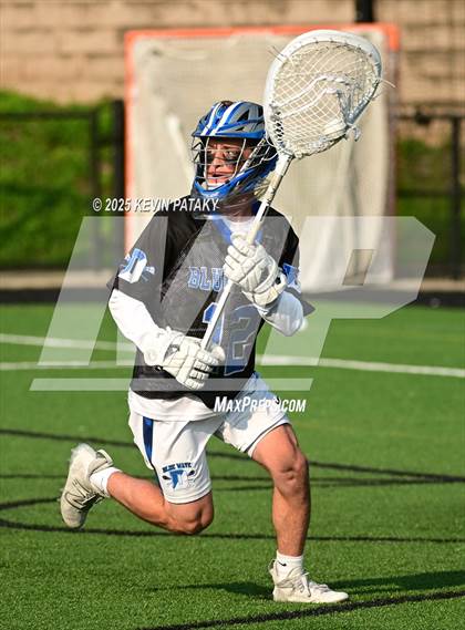 Thumbnail 1 in Darien vs. New Canaan (CIAC Class LL Semifinal) photogallery.
