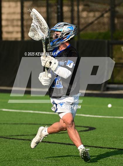 Thumbnail 2 in Darien vs. New Canaan (CIAC Class LL Semifinal) photogallery.
